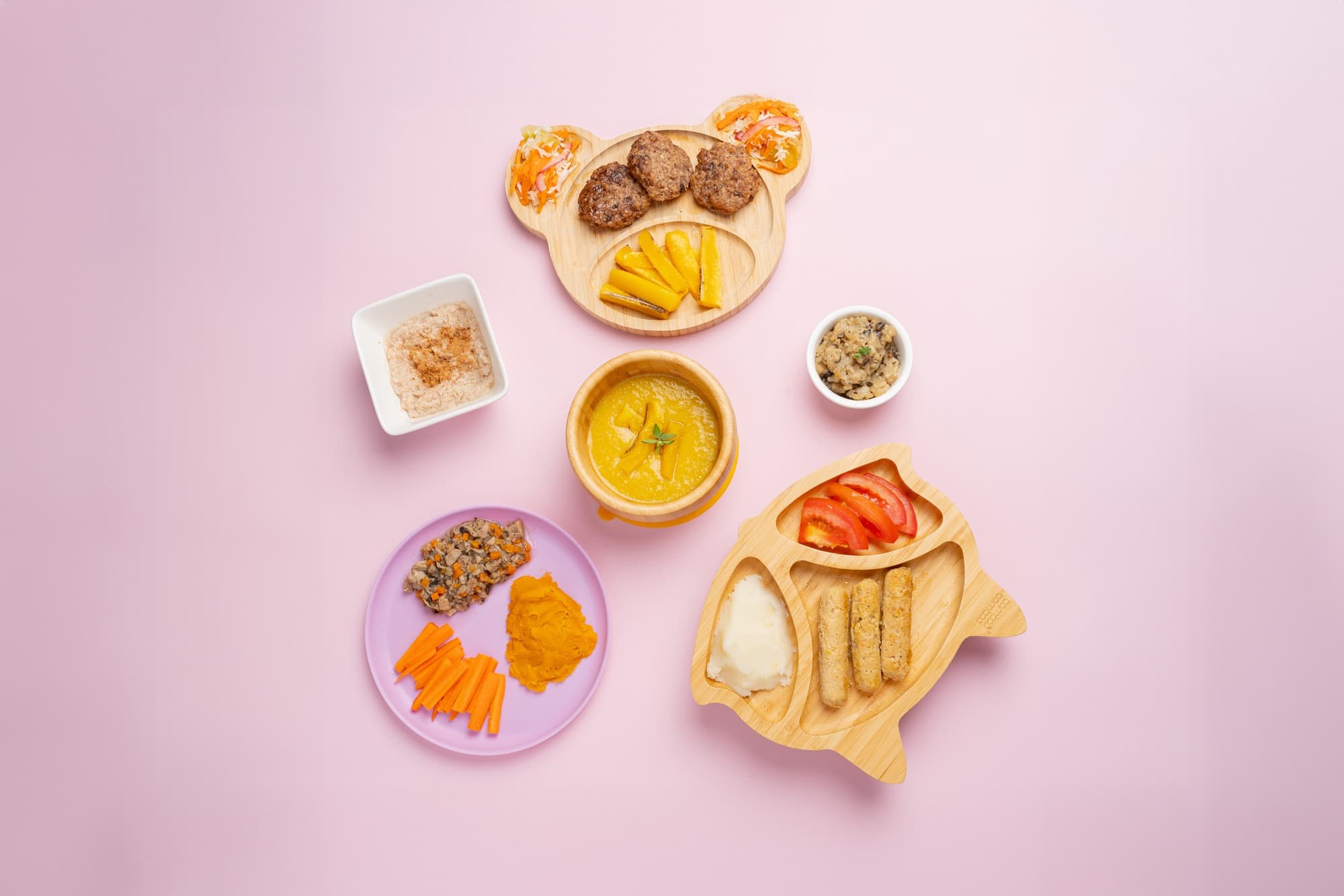 Mesa TUTUN con sopa, hamburguesitas y verduras