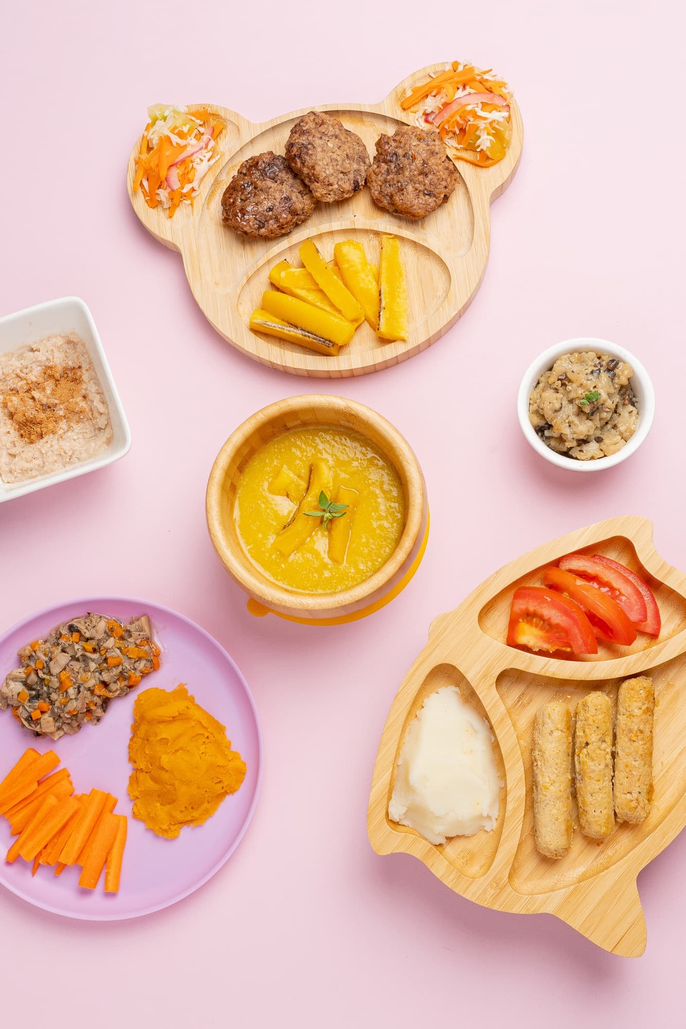 Mesa TUTUN con sopa, hamburguesitas y verduras
