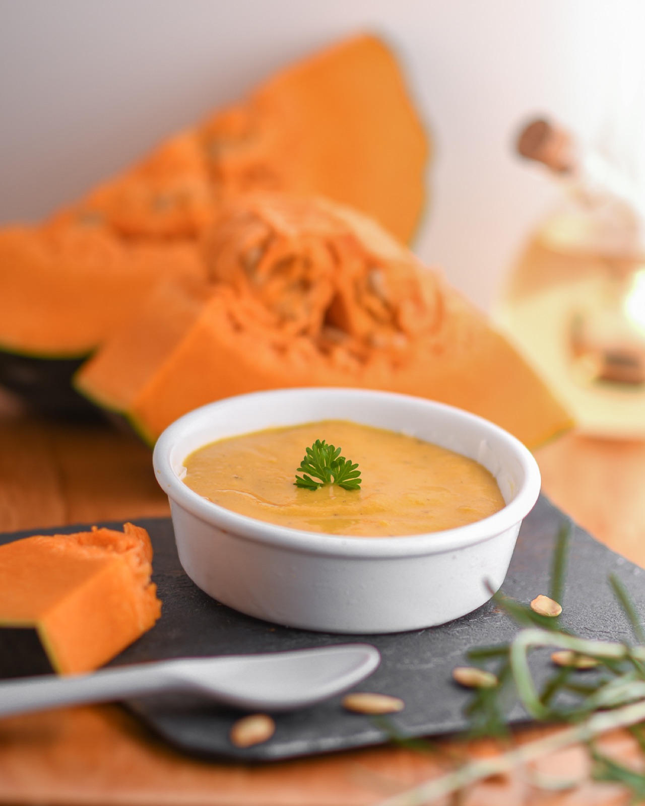 Sopa de Ahuyama con Pollo servido